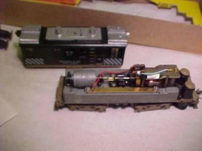 Roundhouse_HO_Diesel_Flywheel_Track_Cleaner_08.jpg