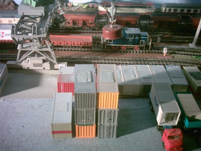 Trix-portaalkraan met containeroverslag 005.jpg
