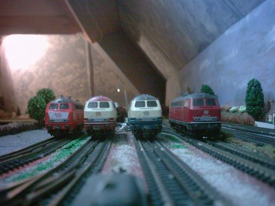 Br 218 Trix H0 Express 003.jpg