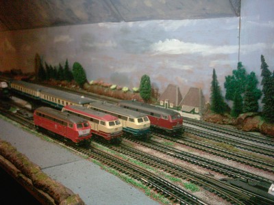 Br 218 Trix H0 Express 004.jpg