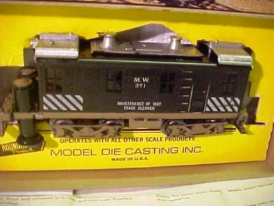Roundhouse_HO_Diesel_Flywheel_Track_Cleaner_02.jpg