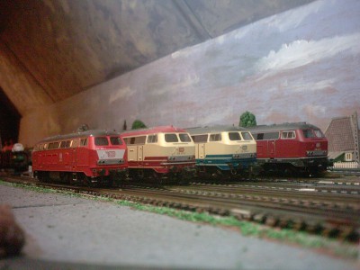 Br 218 Trix H0 Express 002.jpg