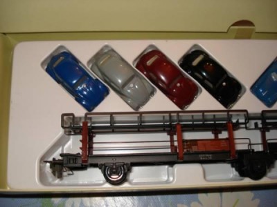 Schuco_Trix_38067_Autotransporter_2.jpg