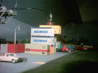 Trix-portaalkraan met containeroverslag 004.jpg